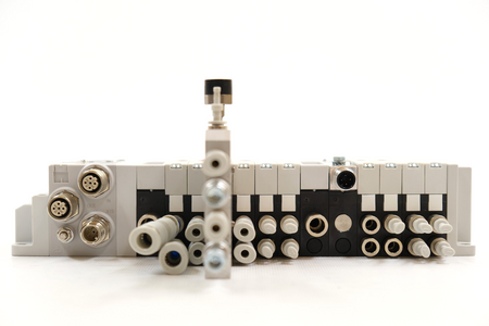 Aventics PLC: 42-U4 R480796735 x 1 + AES-D-BC-ECAT R412018225 Pneumatiksystem