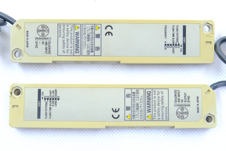 Omron F3W-D052D-D + F3W-D052D-L Photoelectric Sensor