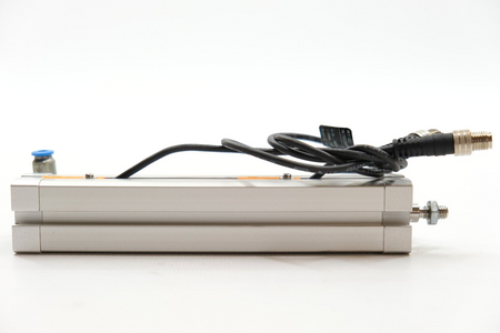 Festo ADN-16-120-A-P-A (536218) Kompaktzylinder + 2 Näherungssensoren