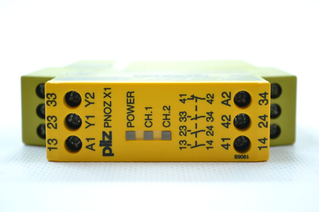 Pilz PNOZ X1 24VAC/DC 3n/o 1n/c (774300) Sicherheitsrelais Safety Relay