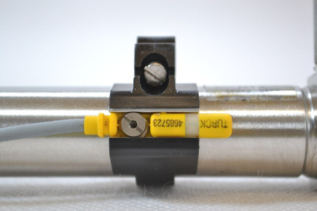 Festo DSNU-20-250-PPV-A (19243) ISO cylinder + 2 x proximity sensors