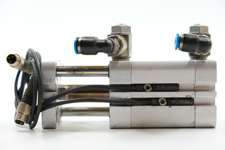 Festo ADNGF-32-30-P-A (554243) Compact cylinder + 2 proximity sensors