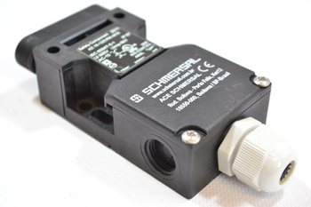 Schmersal AZ16-12ZVRK-M16 Circuit breaker