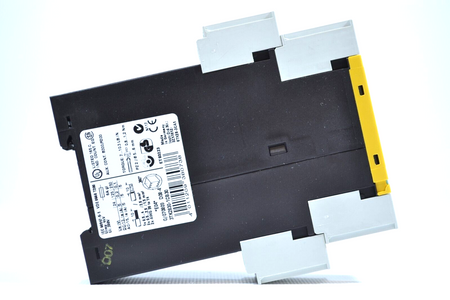 Siemens 3TK2830-1CB30 | 3TK2 830-1CB30 SIRIUS Safety relay x 3 units