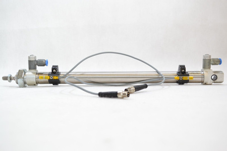 Festo DSNU-20-250-PPV-A (19243) ISO cylinder + 2 x proximity sensors