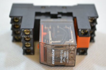 Schrack ZG4500C4 + YZG7870 / ZG460720 / PT570024 x 24 pieces Mini relay socket