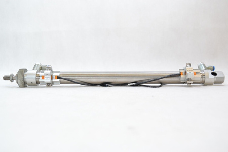 Festo DSNU-20-250-PPS-A (559279) ISO cylinder + 2 x IFM proximity sensors