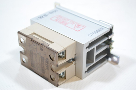 Omron G3NA-D210B-UTU + Y92B-N50 Solid State Relay SSR Przekaźnik półprzewodnikowy