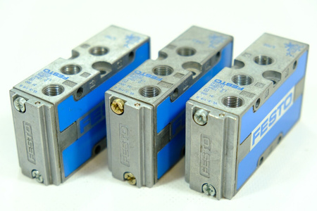 Festo VL-5-1/8-B (31000) Pneumatic Valve x 3 units