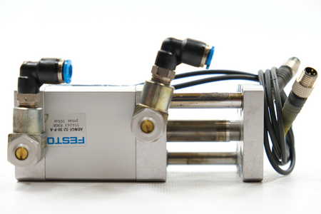 Festo ADNGF-32-30-P-A (554243) Compact cylinder + 2 proximity sensors