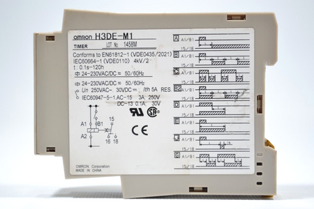 Omron H3DE-M1 Zeitschaltrelais