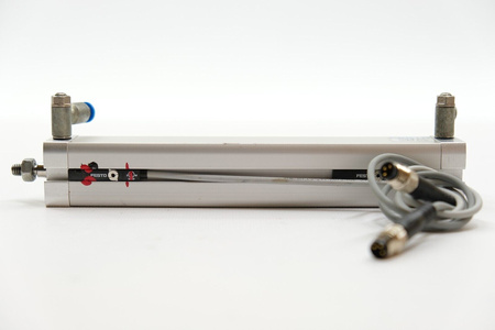 Festo ADN-16-150-A-P-A (536218) Kompaktzylinder + 2 Näherungssensoren