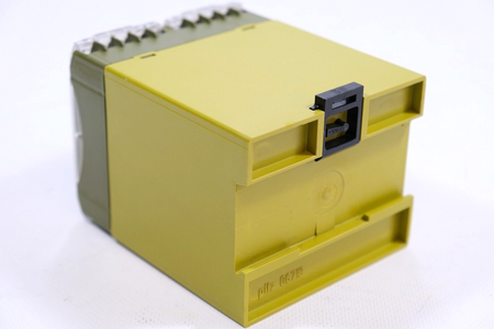 Pilz PNOZ 1 3S/1Ö (475695) Safety relay