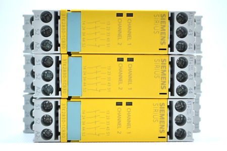 Siemens 3TK2830-1CB30 | 3TK2 830-1CB30 SIRIUS Safety relay x 3 units