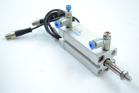 Festo ADN-16-40-A-P-A (536225) Kompaktzylinder + 2 Näherungssensoren
