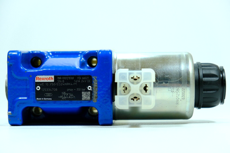 Rexroth 4WE10Y50/EG24N9K4/M Solenoid Valve