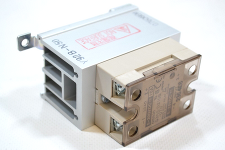 Omron G3NA-D210B-UTU + Y92B-N50 Solid State Relay SSR Przekaźnik półprzewodnikowy