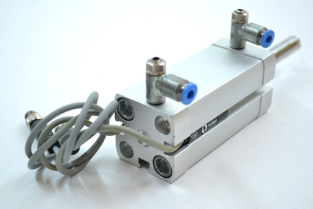 Festo ADN-20-50-I-P-A (536249) Kompaktzylinder + 2 Näherungssensoren