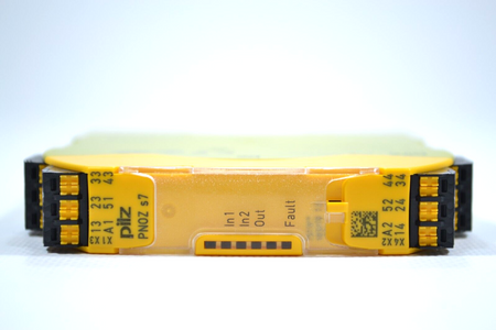 Pilz PNOZ s7 C 24VDC 4n/o 1n/c (751107)  Sicherheitsrelais Safety Relay