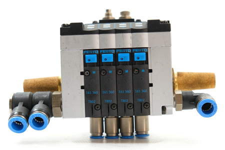 Festo CPV14-GE-FB-4 (18260) + 4 x CPV14-M1H-5LS-1/8 (161360) + CPV-14-VI (18210)