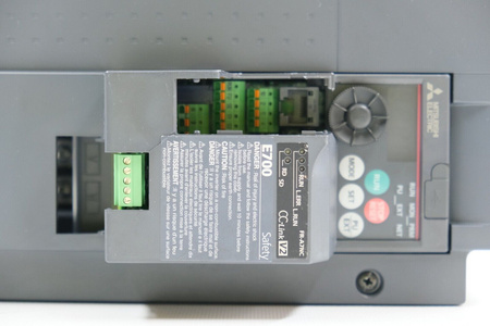 Mitsubishi FR-E740-230SC-EC + RASMI + FFR-MSH-300-50A-RF1 Frequenzumrichter