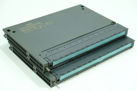 Siemens 6ES7422-1BL00-0AA0 S7 Cyfrowy moduł wyjściowy x 2 Sztuki