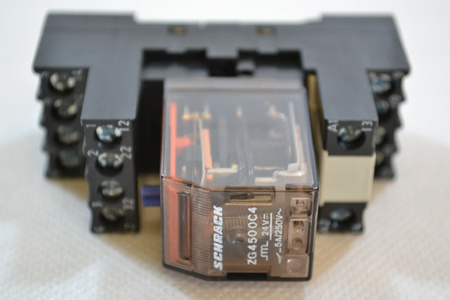 Schrack ZG4500C4 + YZG7870 / ZG460720 / PT570024 x 24 pieces Mini relay socket