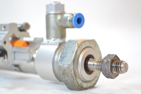 Festo DSNU-20-80-P-A (14328) ISO cylinder + 1 x proximity sensor