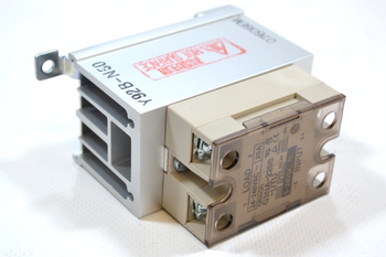 Omron G3NA-220B-UTU + Y92B-N50 Solid State Relay SSR Przekaźnik półprzewodnikowy