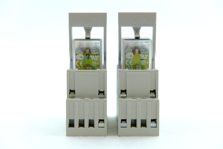 ABB CR-M024DC2 + CR-M4SS Interface Relais + Relaissockel, Satz mit 2 Stück