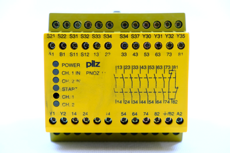 Pilz PNOZ 11 230VAC/24VDC 7s 10 (774086) Przekaźnik bezpieczeństwa, Safety relay