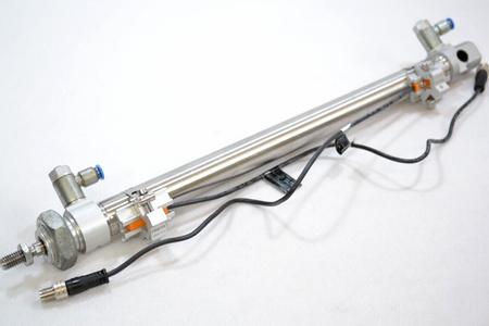 Festo DSNU-20-250-PPS-A (559279) ISO cylinder + 2 x IFM proximity sensors