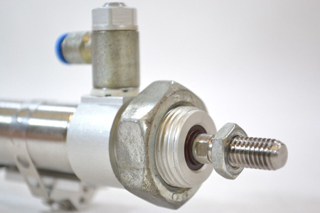 Festo DSNU-20-250-PPS-A (559279) ISO cylinder + 2 x IFM proximity sensors