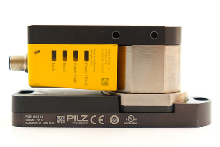 Pilz PSEN sl-0.5p 1.1 switch + PSEN sl-0.5 1.1 actuator (570510 + 570520)