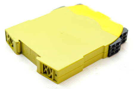 Pilz PNOZ s7.2 C 24VDC 4 n/o 1 n/c expand (751177) Expansion Module