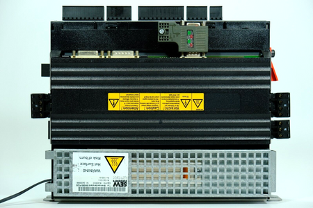 SEW Eurodrive MDX61B0008-5A3-4-00 Umrichter (Als Ersatzteil)