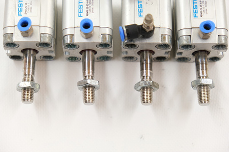 Festo ADVU-25-15-A-P-A (156610) Komplet 4 siłowników kompaktowych
