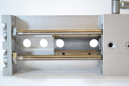 Festo SLT-16-100-A-CC-B (197899) Mini siłownik suwakowy + 2 Czujniki zbliżeniowe IFM