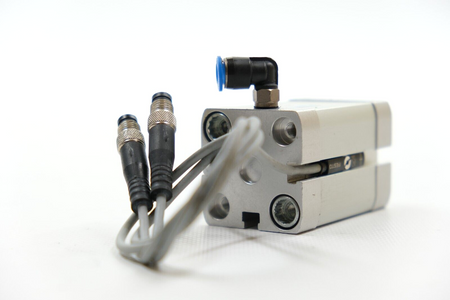 Festo ADN-25-25-I-P-A-Q (536250) Kompaktzylinder + 2 Näherungssensoren