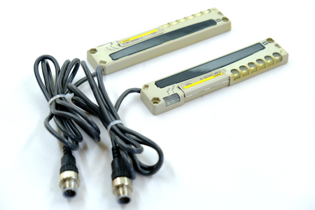 Omron F3W-D052D-D + F3W-D052D-L Photoelectric Sensor