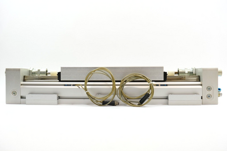 Festo DGC-40-140-HD-YSRW-GP (567549) Napęd liniowy + 2 czujniki zbliżeniowe