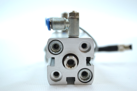 Festo ADVU-12-70-A-P-A (156040) Kompaktzylinder + 2 Näherungssensoren