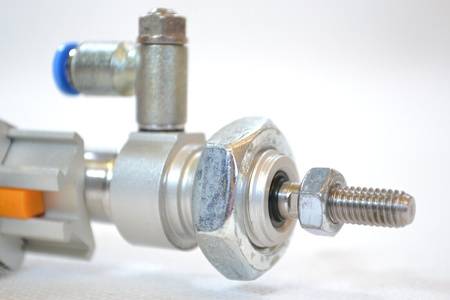 Festo DSNU-12-200-P-A (19197) ISO cylinder + 2 x IFM proximity sensors