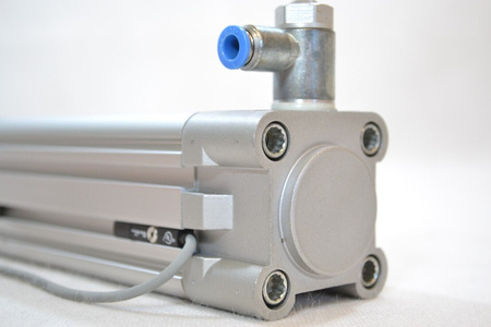 Festo DNC-40-125-PPV-A (163342) ISO cylinder + proximity sensor