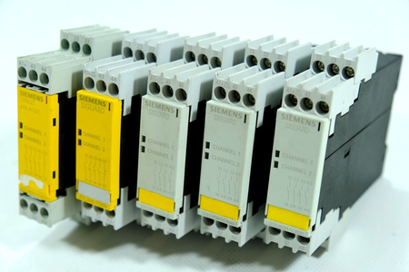 Siemens 3TK2830-1CB30 | 3TK2 830-1CB30 SIRIUS Safety relay x 5 units