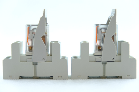 ABB CR-M024DC2 + CR-M4SS Interface Relais + Relaissockel, Satz mit 2 Stück