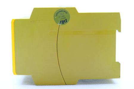 Pilz PNOZ 11 230VAC/24VDC 7s 10 (774086) Sicherheitsschaltgerät, Safety relay