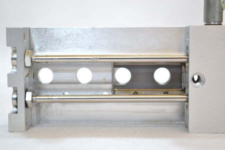 Festo SLT-10-80-P-A (170559) Mini siłownik suwakowy + 2 Czujniki zbliżeniowe IFM