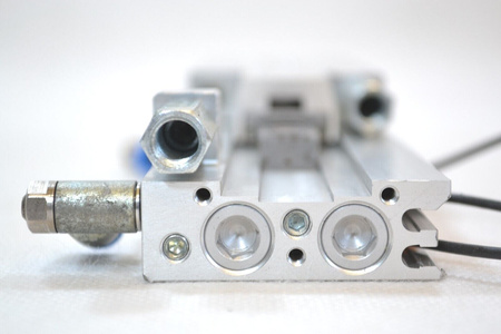 Festo SLT-10-80-P-A (170559) Mini siłownik suwakowy + 2 Czujniki zbliżeniowe IFM