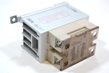 Omron G3NA-D210B + Y92B-N50 Solid State Relay SSR Przekaźnik półprzewodnikowy